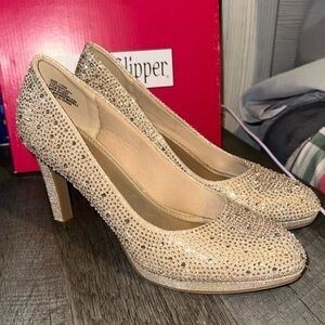 SILVER SLIPPER HIGH HEELS RHINESTONES 👠 SIZE 10 M–GOLD—NWT